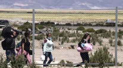 Crisis migratoria en Colchane, migrantes avanzan por ruta caminando