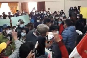 Informe del GIEI en Potosí interrumpido por gritos entre opositores y afines al MAS