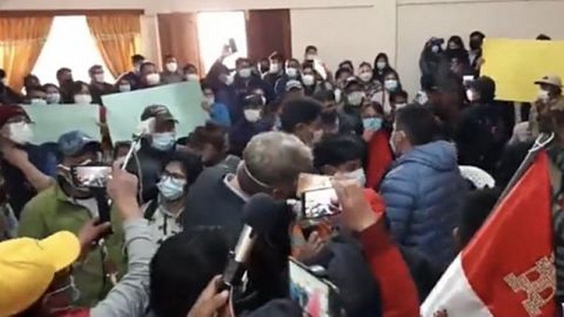 Informe del GIEI en Potosí interrumpido por gritos entre opositores y afines al MAS