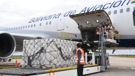 Llegada de vacunas Sinopharm al aeropuerto de Viru Viru