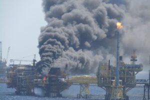 Incendio de plataforma marina de Pemex
