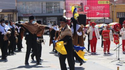 Día del Folklore en la Avenida Cívica con bandas de música
