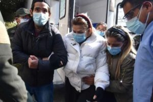 Jeanine Añez siendo trasladada al centro de salud Unidem