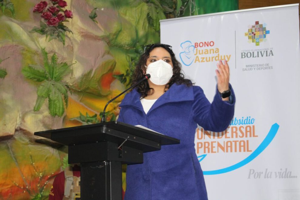 Vacunación masiva en Bolivia recomendada por la viceministra María Reneé Castro