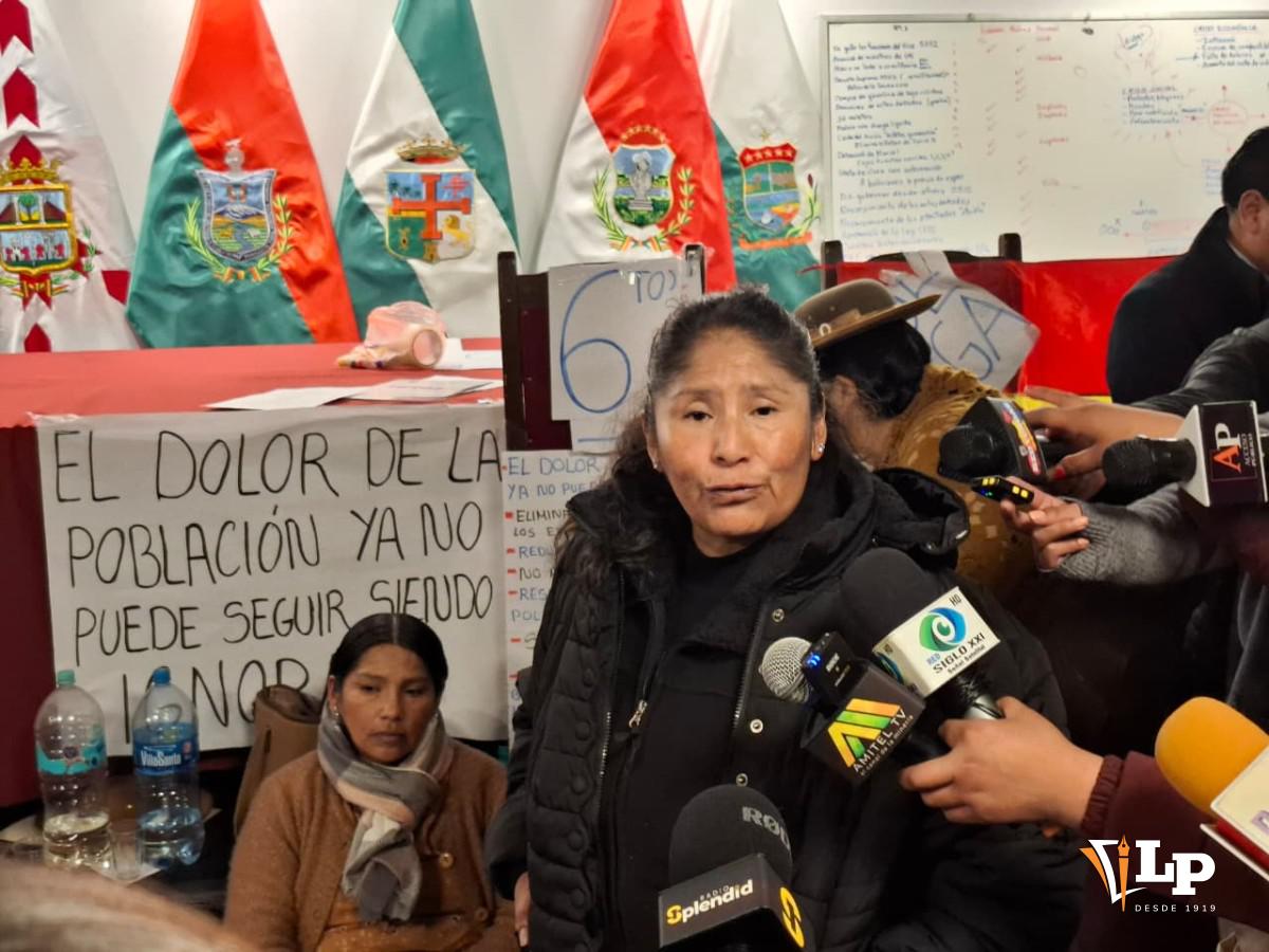 La senadora García en conferencia de prensa
