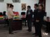 El diputado Quispe entrega el reconocimiento al maestro Finelez Llanque