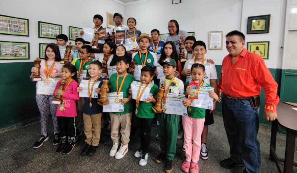 Torneo Nacional de Ajedrez categorías impares, Santa Cruz sede del campeonato, Santa Cruz gana en nueve categorías