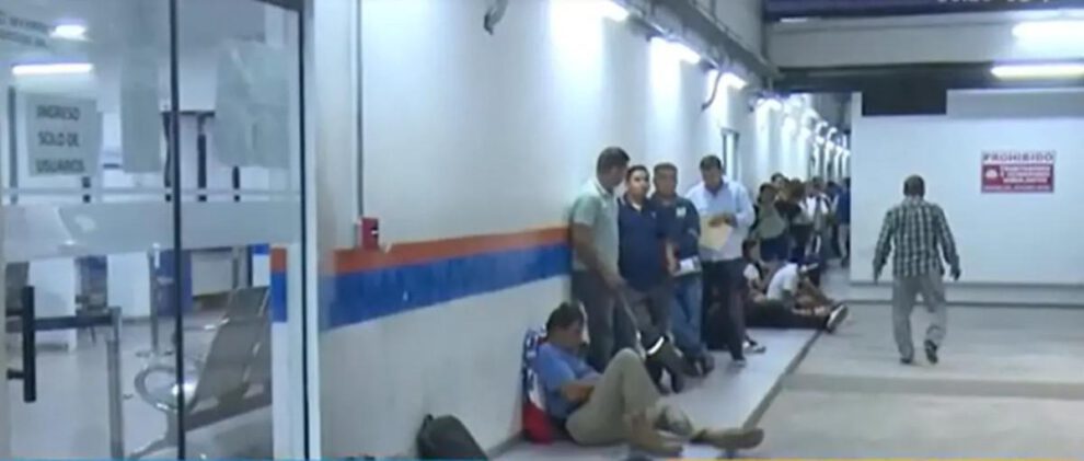 Largas filas en el Segip para tramitar cédulas y licencias