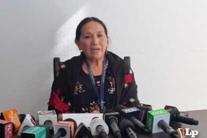 La senadora Tomasa Yarhui en conferencia de prensa