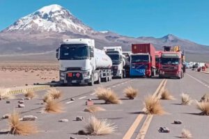 Camiones varados en rutas del país bloqueadas.