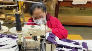 Una trabajadora de la industria manufacturera en Bolivia