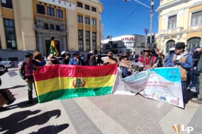En la plaza 10 de Febrero un grupo de ciudadanos se pronunció contra los bloqueos