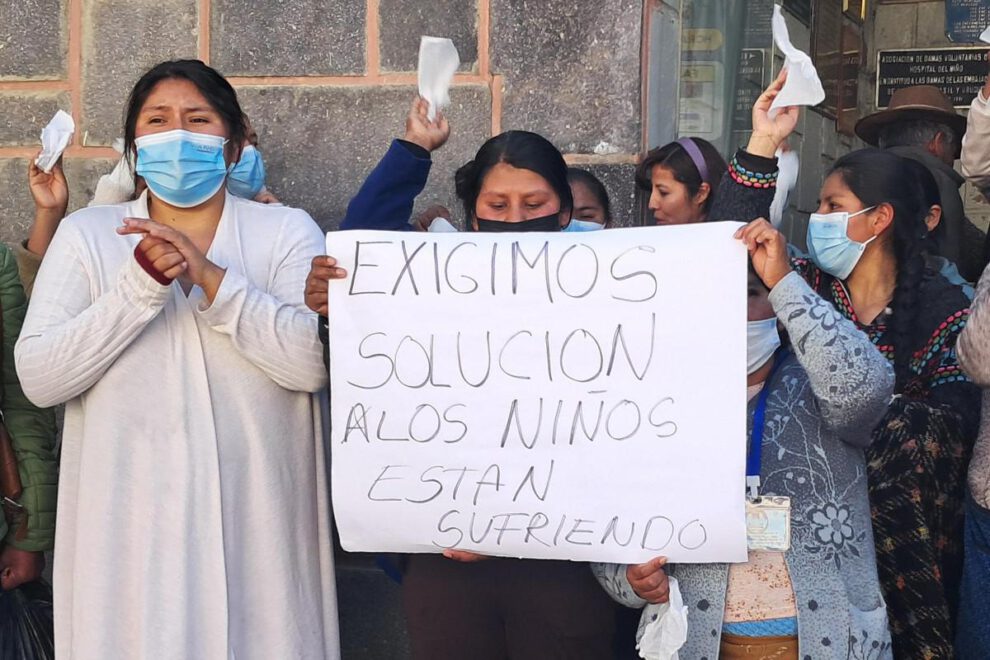 Familiares de pacientes protestan exigiendo soluciones urgentes ante la falta de oxígeno