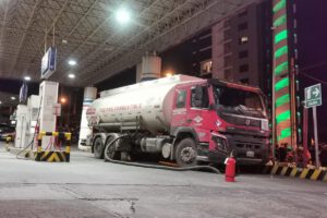 Distribuyen 1,1 millones de litros de gasolina en La Paz y El Alto ante el aumento de demanda