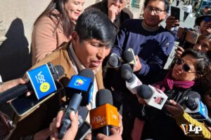 El diputado Fernández en conferencia de prensa