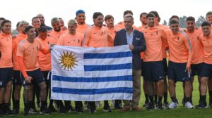 Mundial 2026, Selección uruguaya recibe enseña patria de manos del presidente, Uruguay en el grupo H con Arabia Saudita, Cabo Verde y España