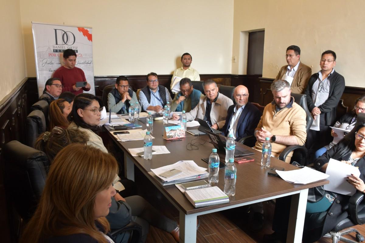 Miembros del Ejecutivo llegaron hasta la Cámara de Senadores para explicar los alcances de la reglamentación