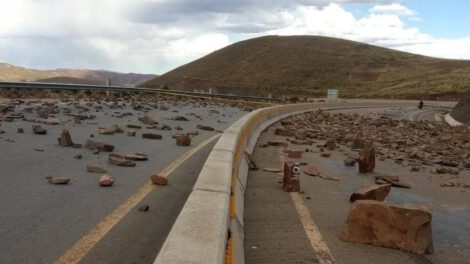 La carretera que une Oruro con Cochabamba presenta afectaciones tras los bloqueos registrados