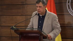 El presidente del Senado, Diego Ávila, en conferencia de prensa
