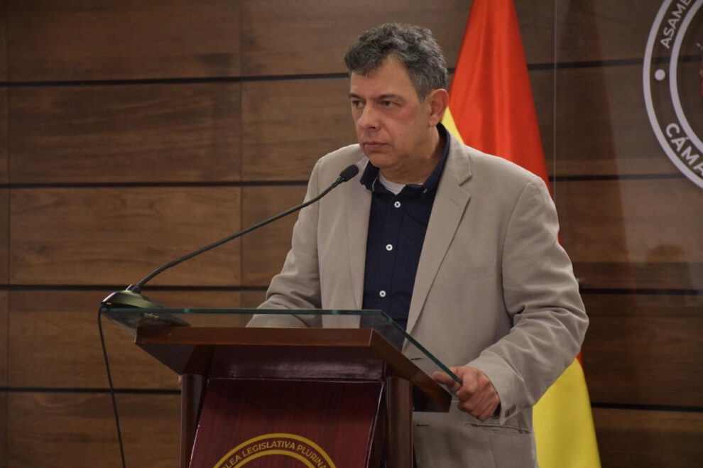 El presidente del Senado, Diego Ávila, en conferencia de prensa