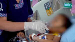 Tiago está recibiendo atención médica en el Hospital del Niño de La Paz