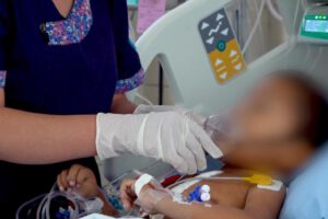 Tiago está recibiendo atención médica en el Hospital del Niño de La Paz