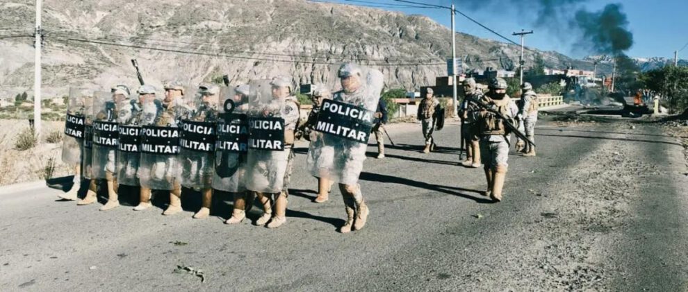 El contingente militar fue desplazado hacia la localidad de Mecapaca