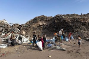 Montones de basura acumulada en la ciudad de Gaza