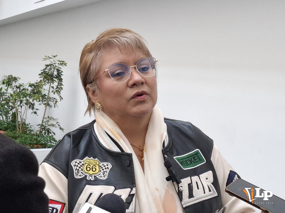 La diputada Patiño en conferencia de prensa