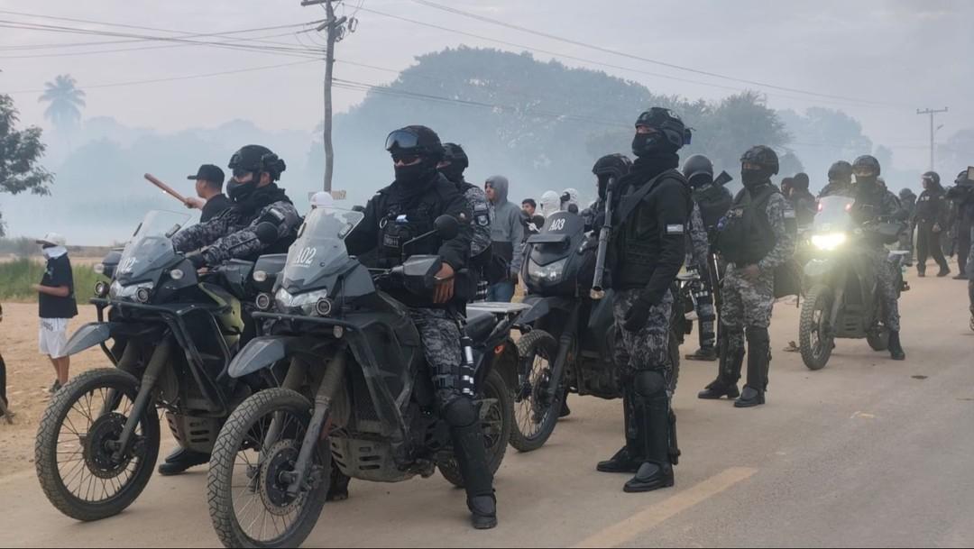 Efectivos policiales inician el operativo de desbloqueo