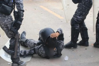 Un efectivo policial herido durante el operativo de desbloqueo