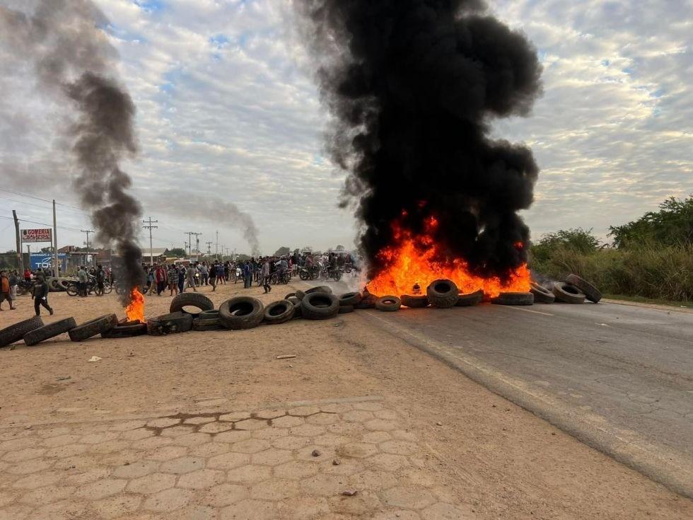 Bloqueos persisten en ruta Santa Cruz–Beni
