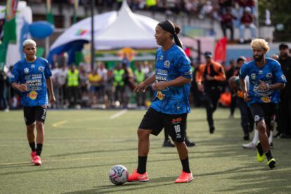 Partido de exhibición en Venezuela, Ronaldinho demuestra sus mejores condiciones, Grandes Estrellas del fútbol participan en el torneo