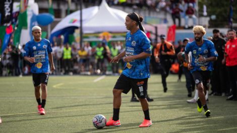 Partido de exhibición en Venezuela, Ronaldinho demuestra sus mejores condiciones, Grandes Estrellas del fútbol participan en el torneo