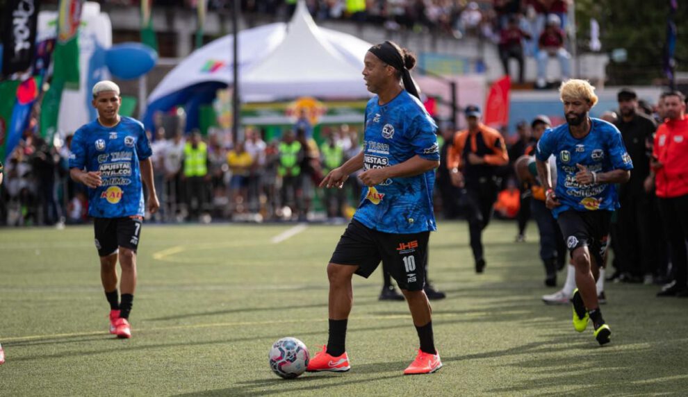Partido de exhibición en Venezuela, Ronaldinho demuestra sus mejores condiciones, Grandes Estrellas del fútbol participan en el torneo