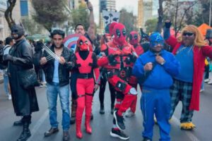 Cientos de entusiastas participaron en la Marcha del Orgullo Friki