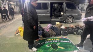 Minibús y elementos hallados a presuntos financiadores de bloqueos
