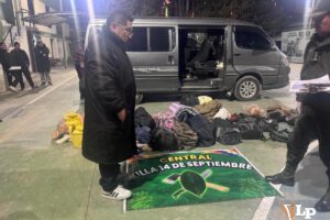Minibús y elementos hallados a presuntos financiadores de bloqueos