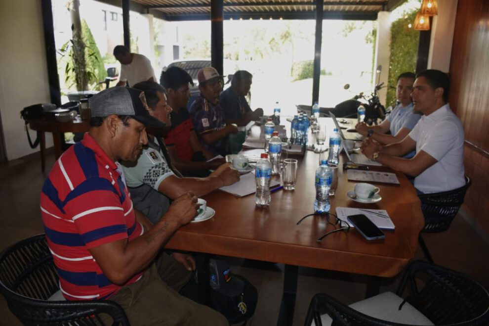 Ministro Justiniano instala mesa de trabajo con productores de Ichilo