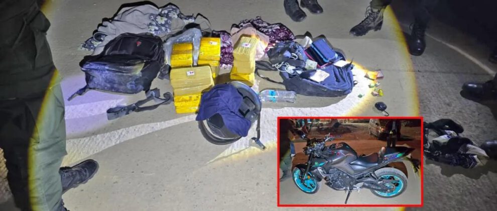 Se incautó la droga que portaban los ocupantes en sus mochilas