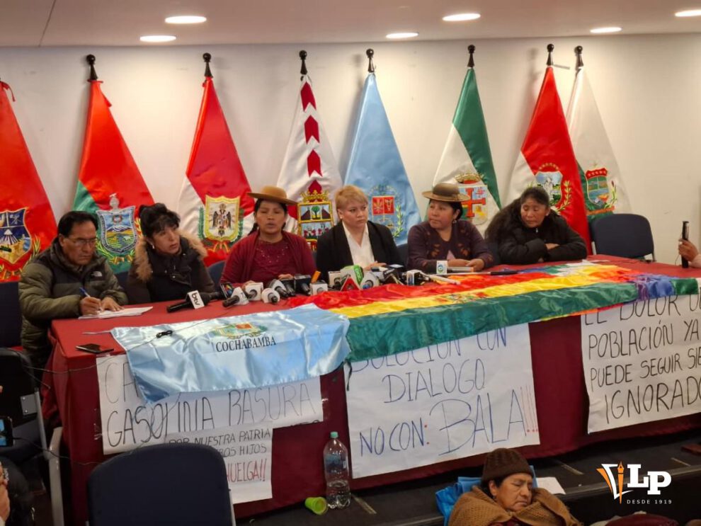 Los legisladores levantaron la huelga de hambre tras 13 días