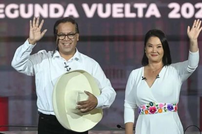 Keiko Fujimori (d) y Roberto Sánchez (i)