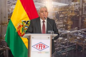 El gerente general de YPFB Logística, Eddy Rolando Torrico Ibáñez