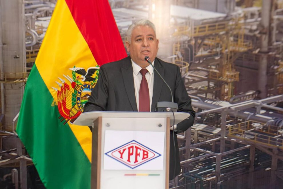 El gerente general de YPFB Logística, Eddy Rolando Torrico Ibáñez