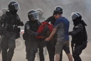 Los marchistas intentaron tomar el puente río Khora II para interrumpir la circulación hacia el occidente del país
