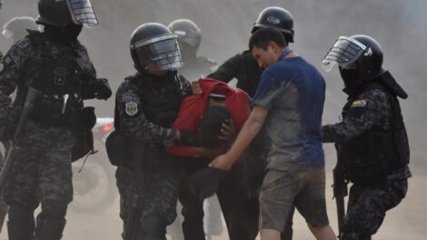 Los marchistas intentaron tomar el puente río Khora II para interrumpir la circulación hacia el occidente del país