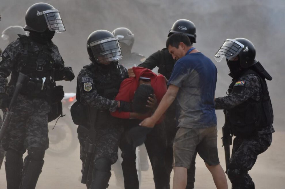 Los marchistas intentaron tomar el puente río Khora II para interrumpir la circulación hacia el occidente del país