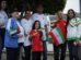 Aficionados reaccionan durante la llegada de la selección de Irán