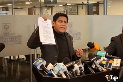 El diputado Pacheco en conferencia de prensa