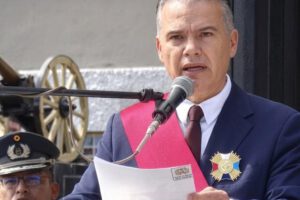 Ernesto Justiniano, ministro de Defensa